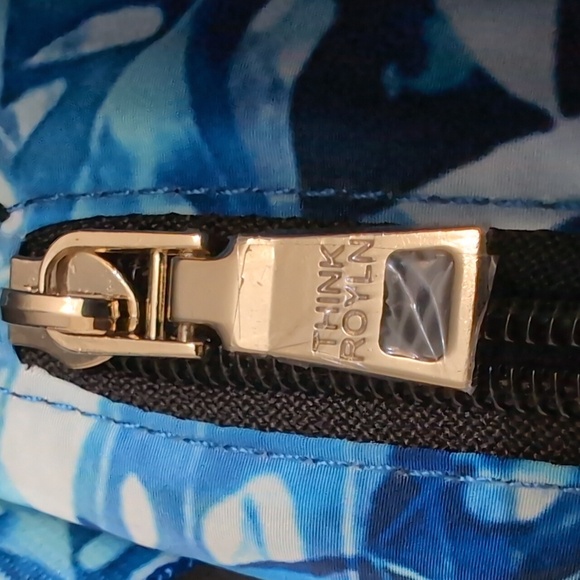 Think Royln #Lifeonthefly Blue Botanical Puffer  Crossbody Bag - Picture 8 of 11